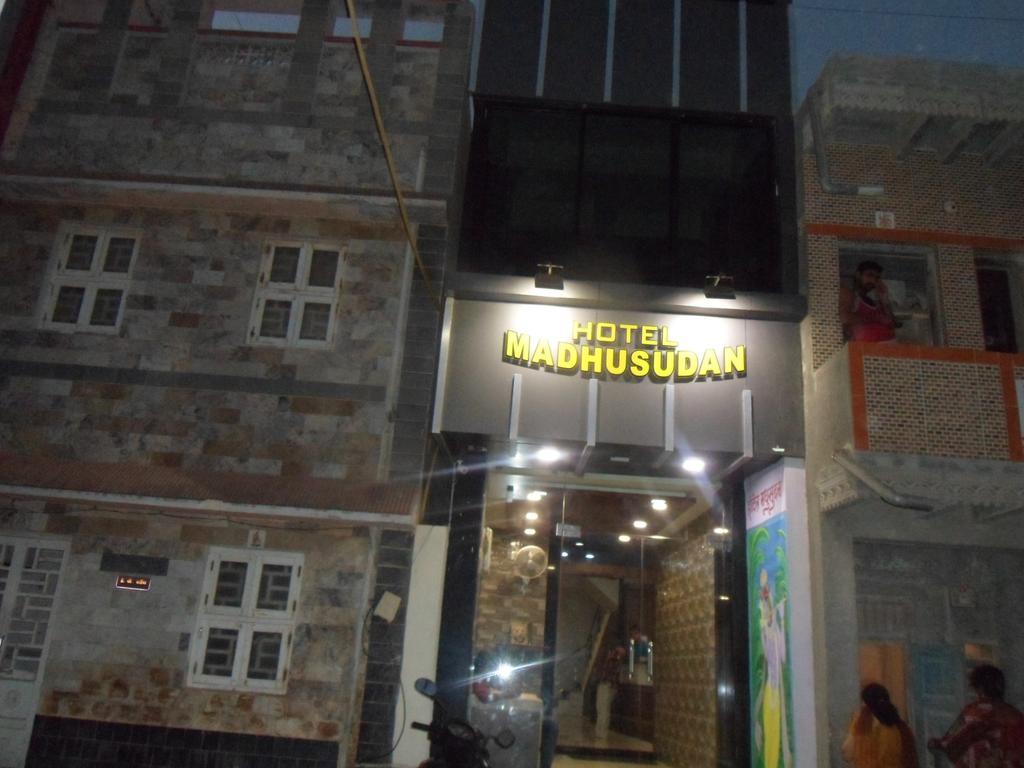 Dwārka Hotel Madhusudan المظهر الخارجي الصورة